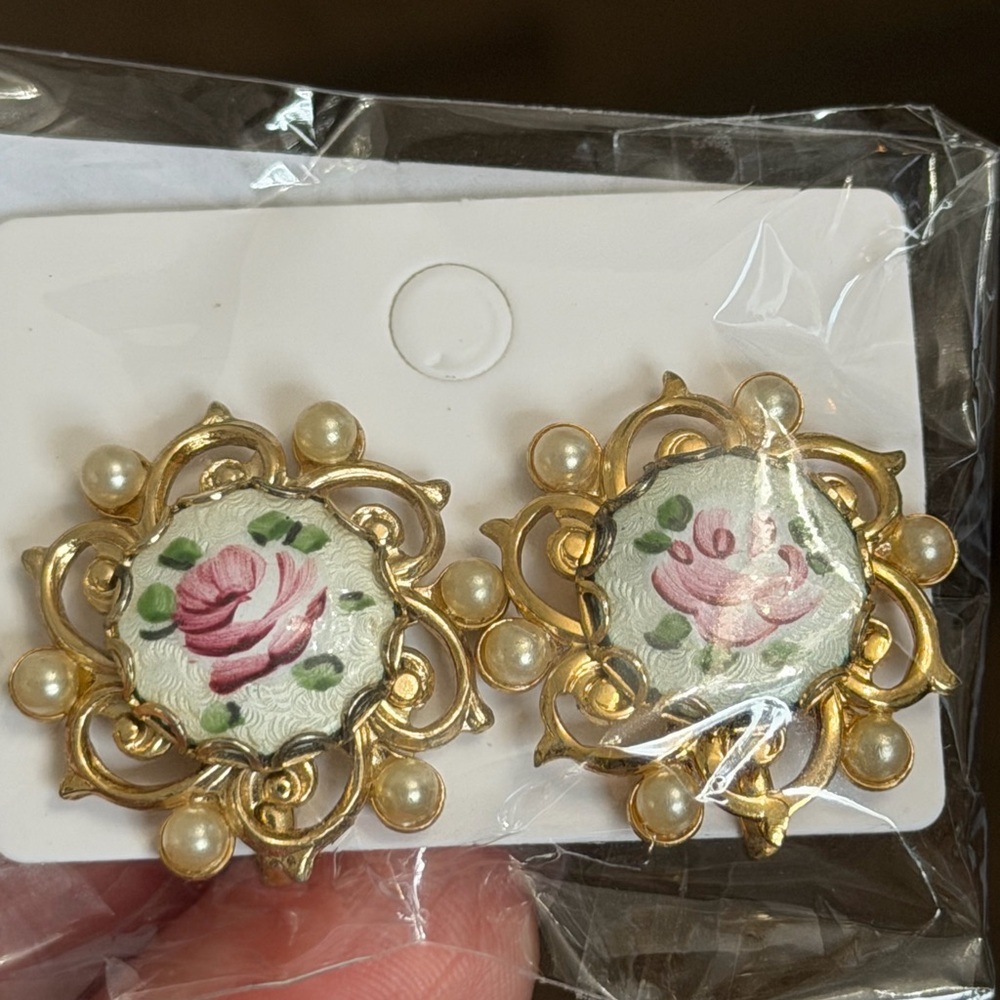 Sarah Coventry CLOISONNE screw back earrings 1949 * signed Vintage Sarah Cov